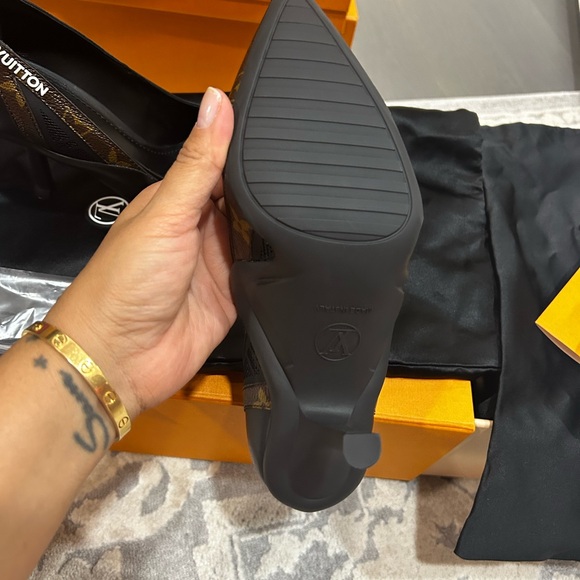 AUTHENTIC Louis Vuitton Archlight Pump - Picture 6 of 6